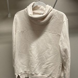 Large ALO Yoga Sweater in Creamy Ivory. Super cozy and fashionable!